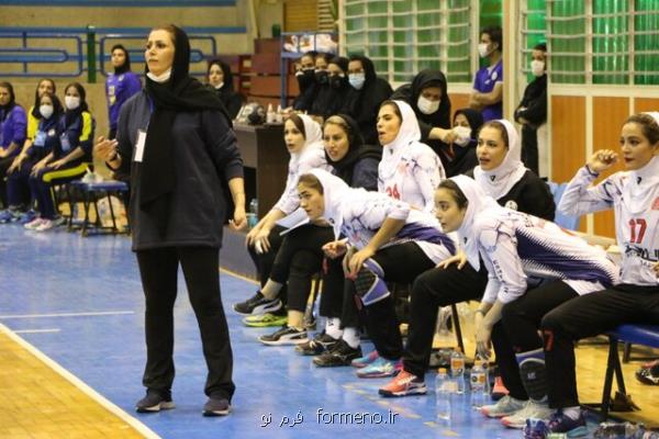 مربی هندبال بانوان: ادامه لیگ بستگی به برنامه كشوری دارد