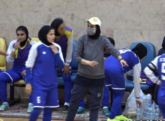 سرمربی تیم عنوان كرد از خانم مسن تا آقای كفاش همه پیگیر فوتسال بانوان نفت آبادان!