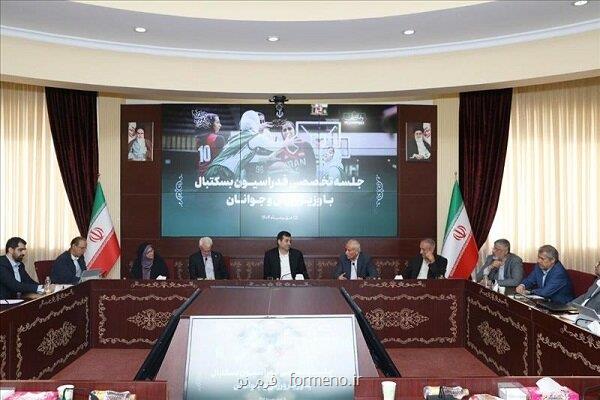 داوری در حضور وزیر ورزش: مایلیم قرارداد سرمربی یونانی تمدید شود